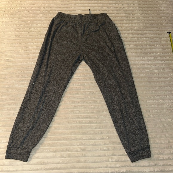 Vuori Women's Gray Jogger Pants - Picture 7 of 8